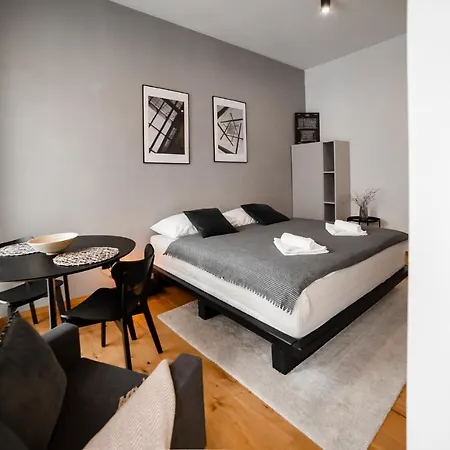 Piano - Licity Apartmán Žilina